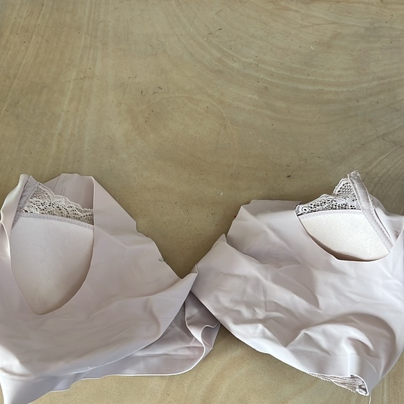 Bras - Picture 5 of 5